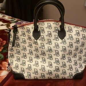 Dooney & Bourke
